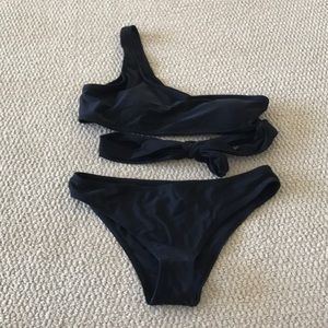 One shoulder black bikini